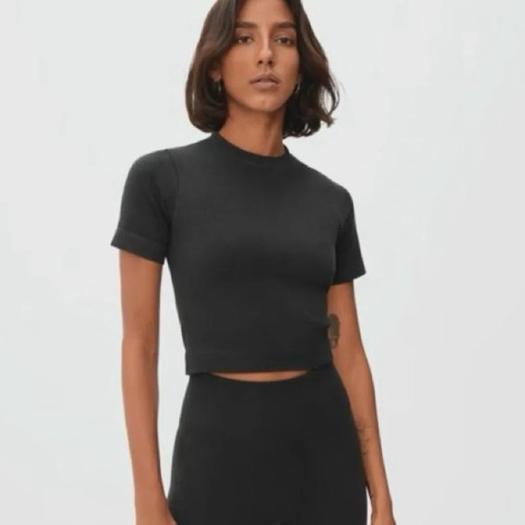 Everlane The Seamless Tee Cropped Black NWT M/L - Picture 1 of 8